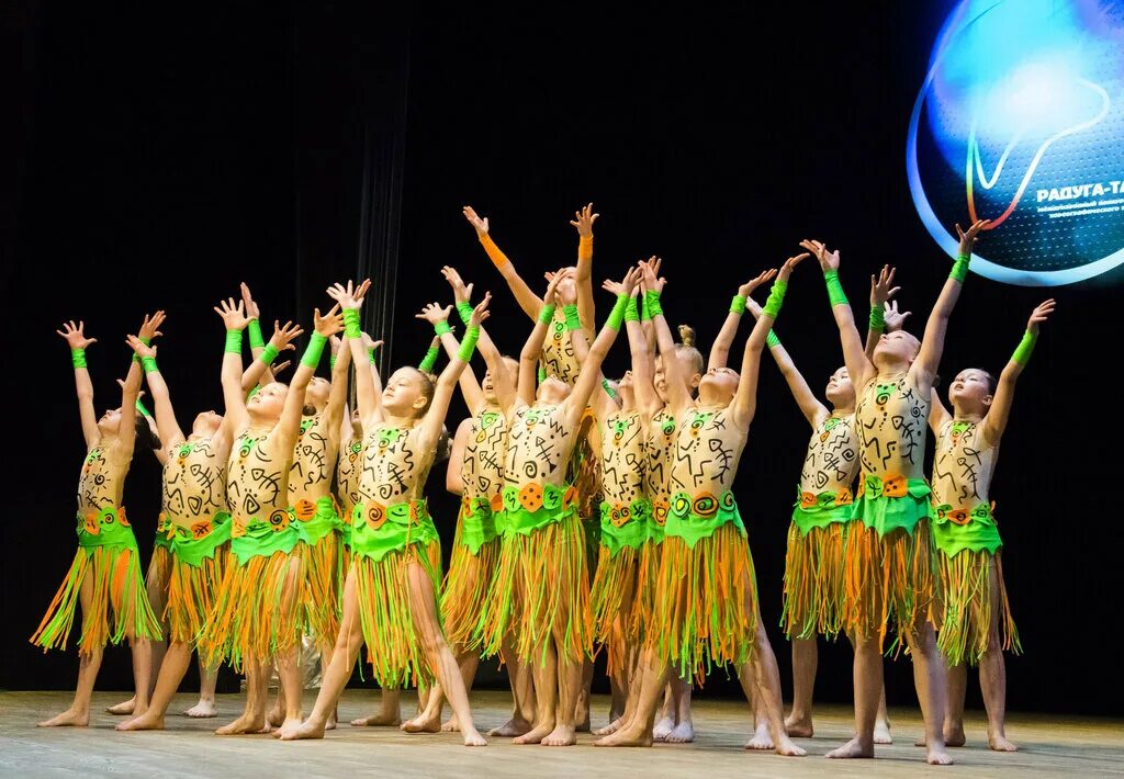 эстрадный ансамбль. студия танца радуга. радуга танцы кирово чепецк. радуга танца 2022 уссурийск. планета звёзд конкурс волгоград 2022.