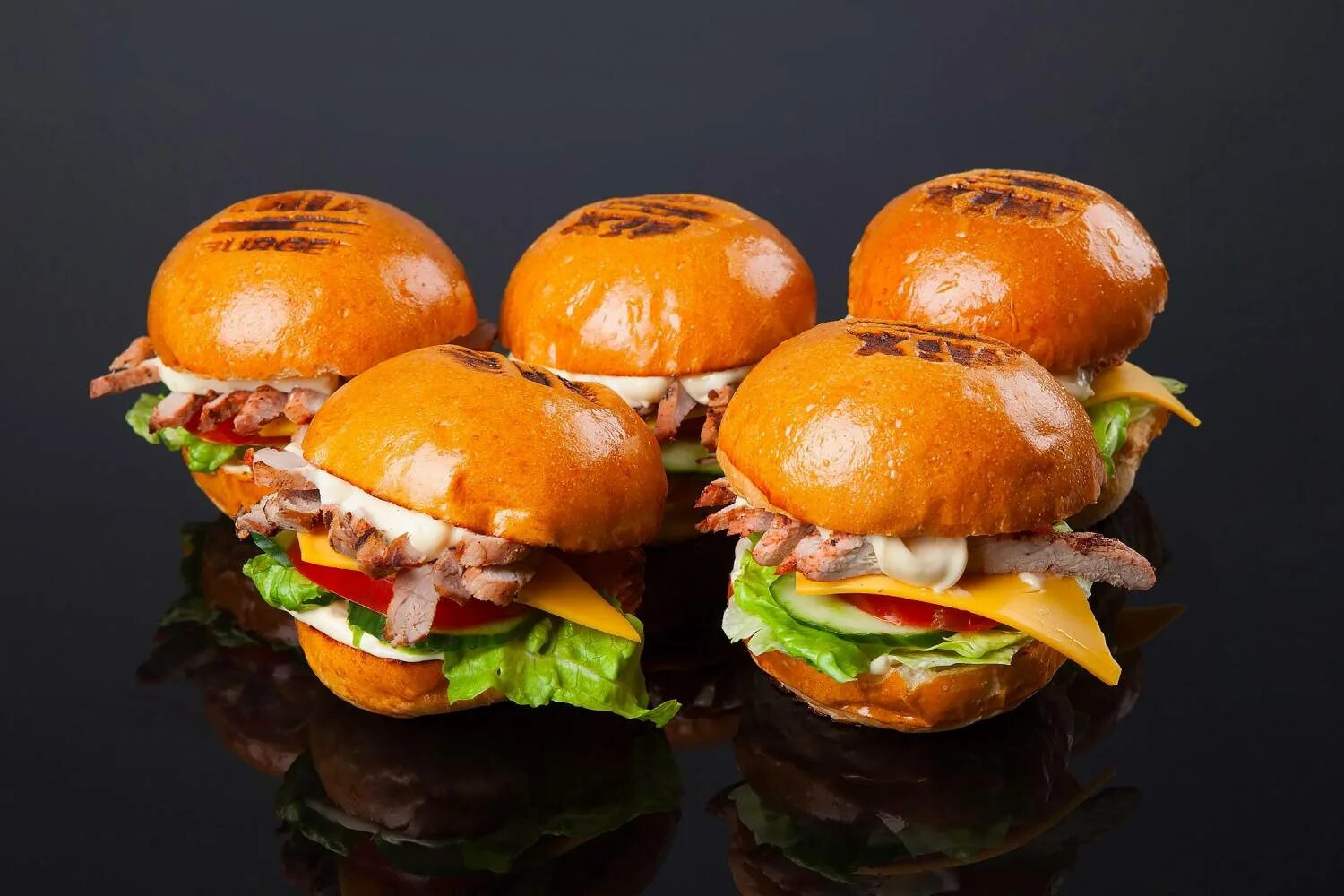 Цветные мини бургеры. Канапе бургеры. Мини бургеры москва. Мини бургеры москва. Канапе бургеры.