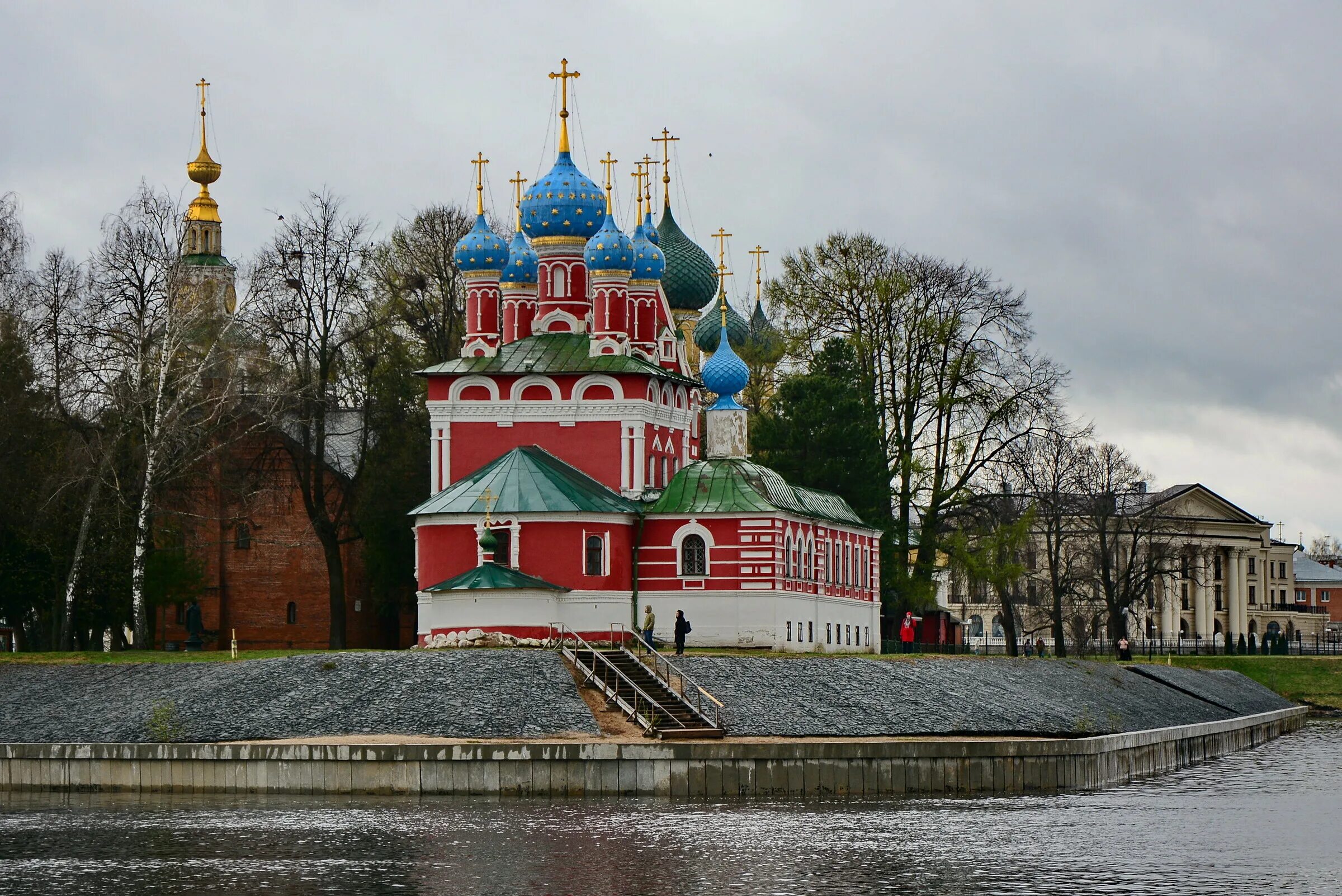 Церковь царевича Димитрия Углич. Церковь Димитрия на крови Углич. Церковь царевича Димитрия на крови. Углич храм Дмитрия на крови.