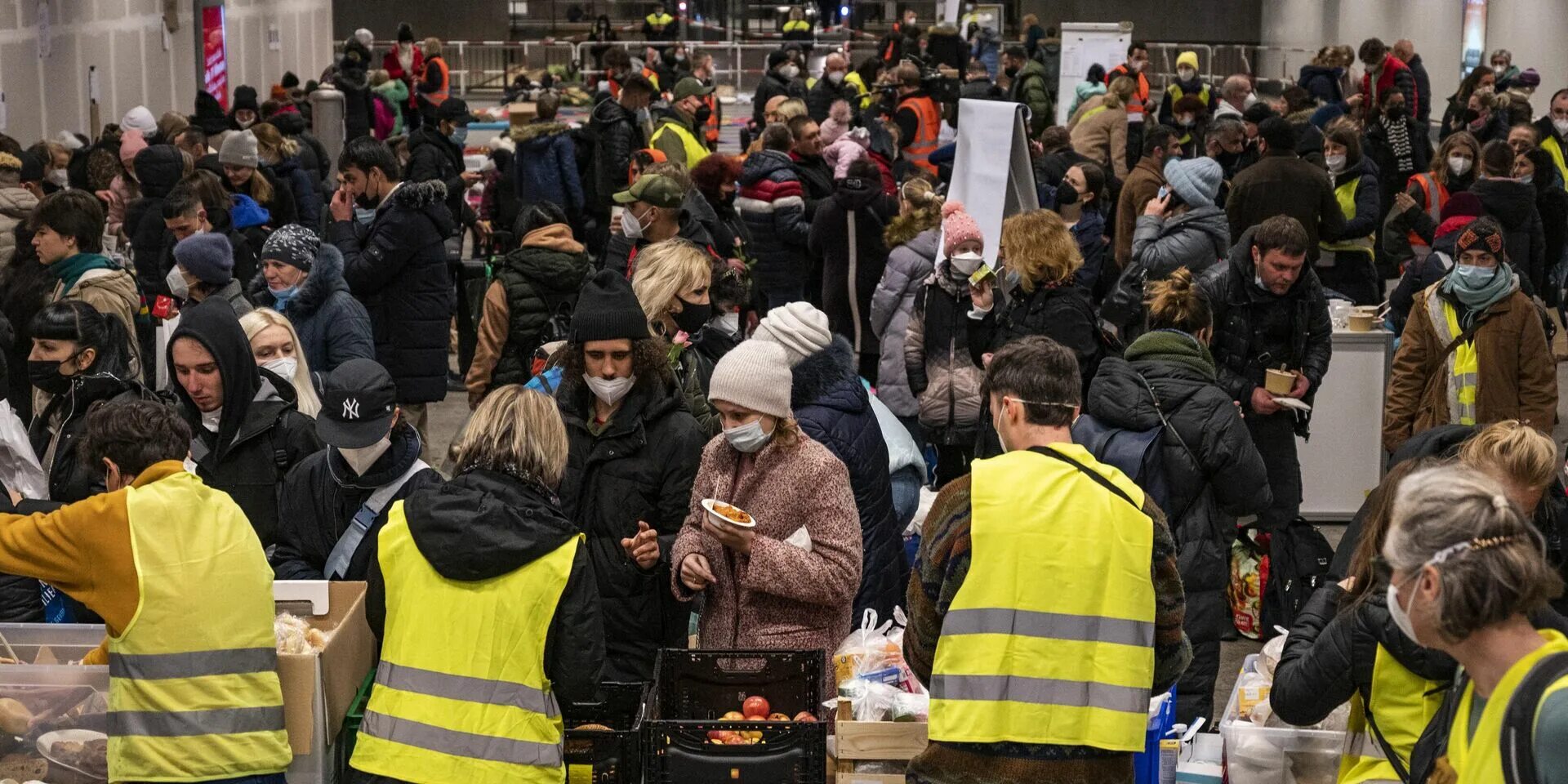 Сайт иносми ру. Фотографии Украины сейчас. Беженцы. Киев сейчас.