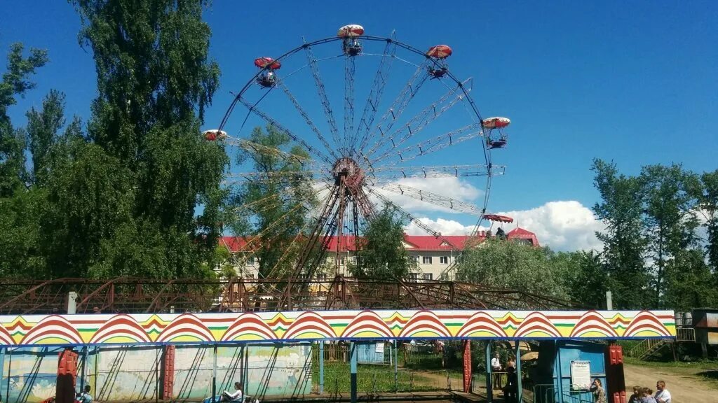 Луна парк вологда. Аттракционы в вологде. Вологда парки развлечений. Луна парк вологда. Парк победы вологда аттракционы.