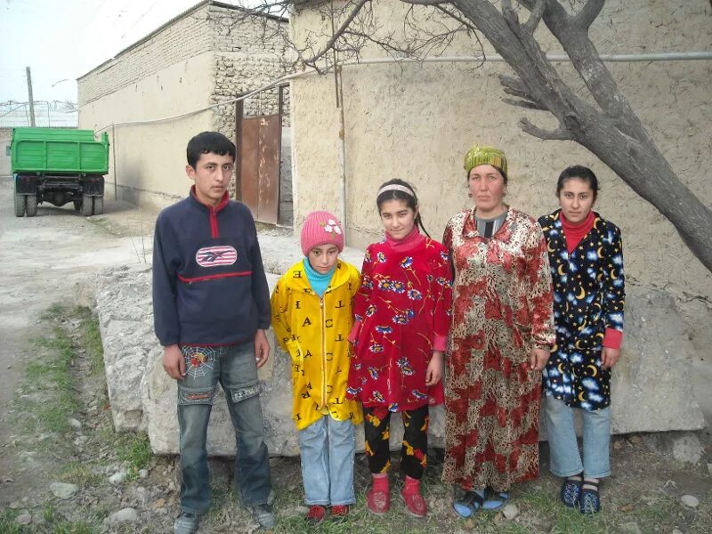 Брак с таджичкой. Таджикские девушки на свадьбе. Таджикская свадьба с русской девушкой. Красивые чеченские пары. Кавказец с русской девушкой.