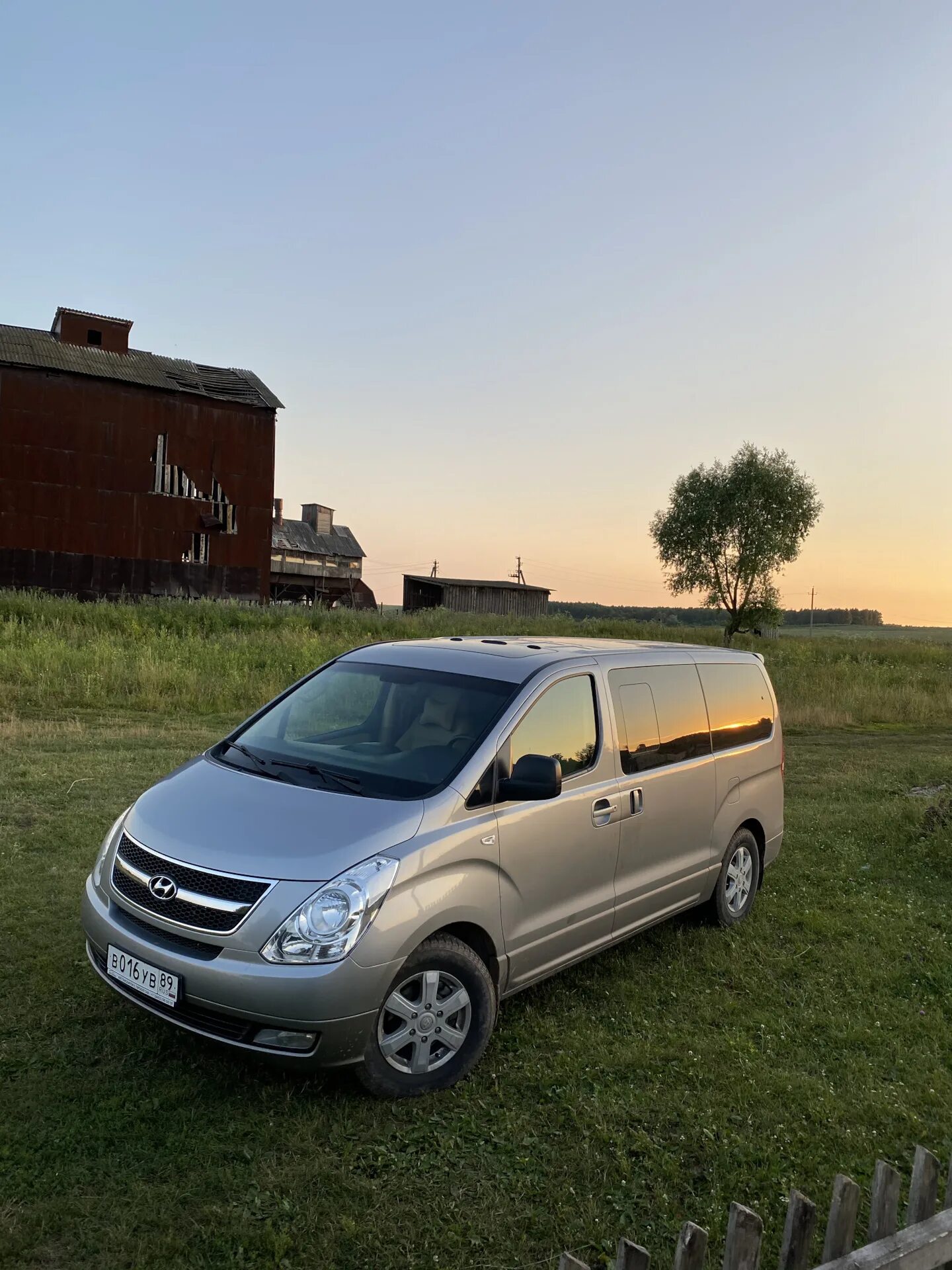 Авито авто под аренду. Hyundai Grand Starex 2. Hyundai Grand Starex 2.5. Hyundai Гранд Старекс. Hyundai Grand Starex 1.