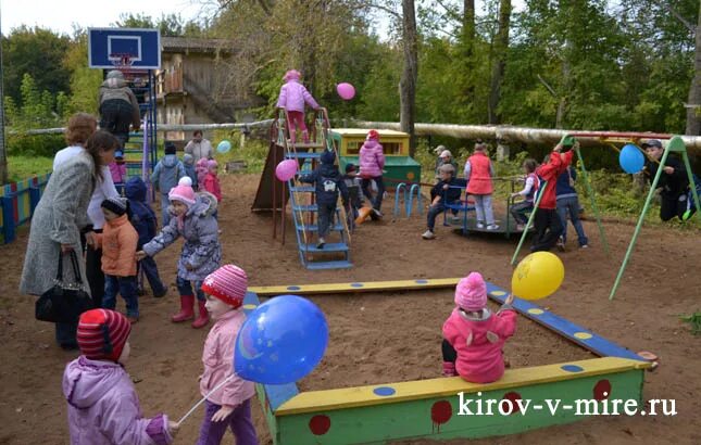 Шутовщина кировская область. Детская площадка Нововятск. Деревня Шутовщина. Деревня Шутовщина Киров. Детский сад 216 Киров.