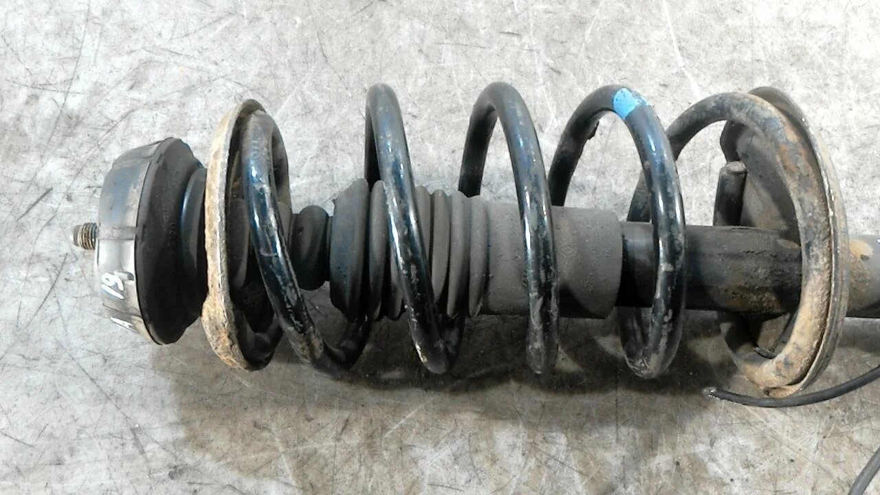 амортизаторы рено 21 с пружинами. амортизатор передний рено сандеро 1. рено логан 1 передние амортизаторы. 543020103r амортизатор передний. передний амортизатор рено логан 1 в сборе фото.