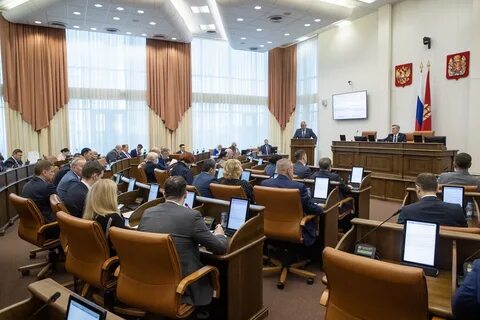 Законодательное собрание принимает