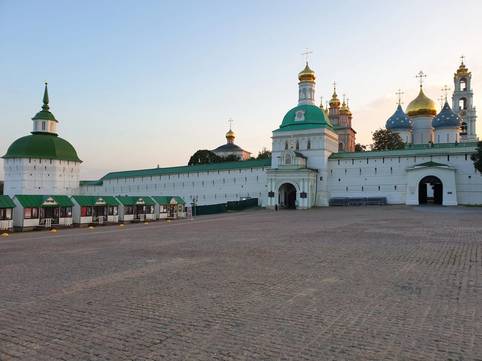 Главный самый важный монастырь. Троице-Сергиева Лавра главный монастырь России. Троице-Сергиева Лавра. Ночной Сергиев Посад фото. Троице Сергиева Лавра ночью фото.