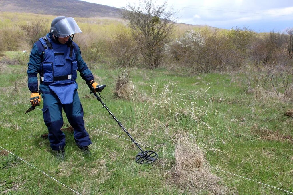 Мчс лидер саперы южная осетия. Мчс лидер саперы южная осетия. Разминирование мчс лидер. Центр лидер мчс россии. 601 центр саперов.