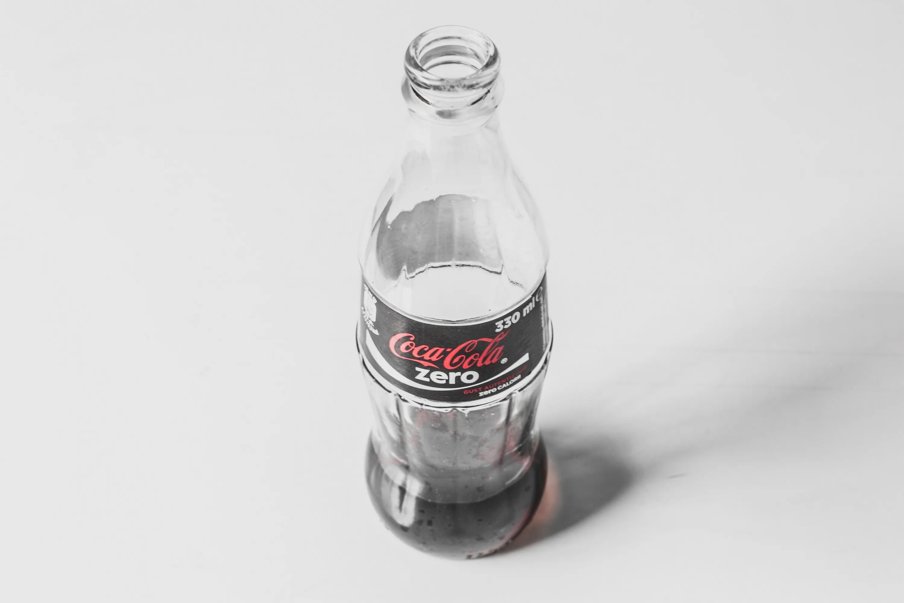 Кола в стеклянной бутылке. Газировка в стеклянной бутылке. Стеклянная бутылка Кока колы. Coca Cola стекло. Бутылочка колы