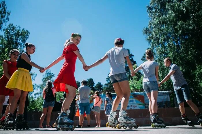 Посвященному дню молодежи. С днем молодежи. День молодежи празднование. День молодежи на улице. День молодежи оформление.