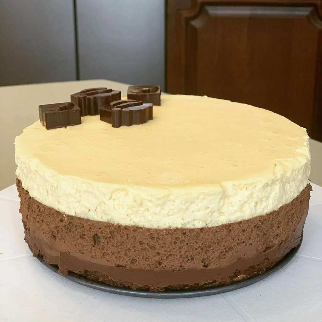 Муссовый торт 3 шоколада. Торт три шоколада Скоморохи. Торт на 3 кг три шоколада.