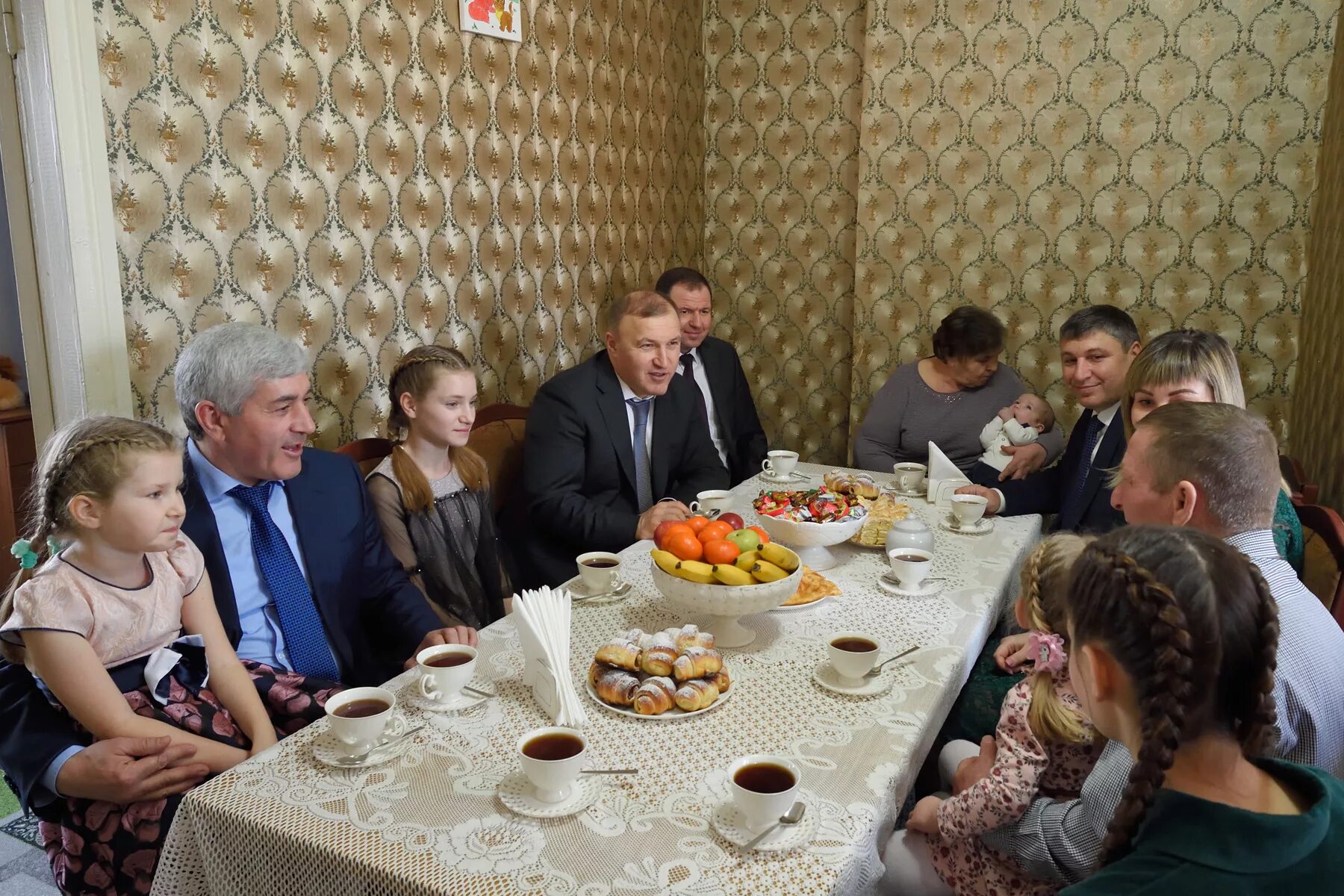 кумпилов посетил в адыгейске многодетных семей. адыгея красногвардейский район село красногвардейское. село красногвардейское республика адыгея. погода адыгея красногвардейское садовое. погода адыгея красногвардейское садовое.