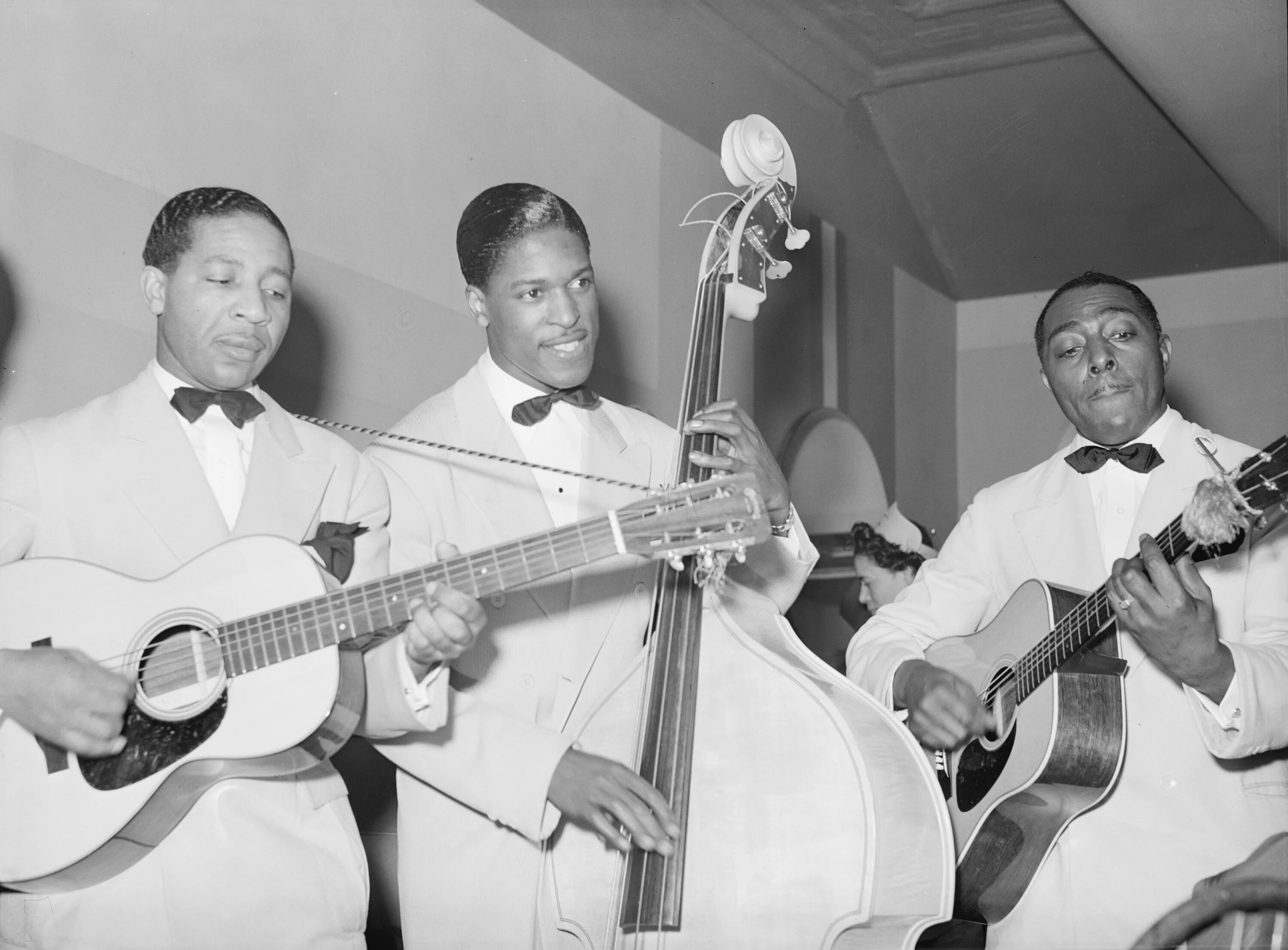 Группы 50 х. Lonnie Johnson. Lonnie Johnson гитарист. Джаз Луи Армстронг с группой. Луи Армстронг (1941-1971гг.).