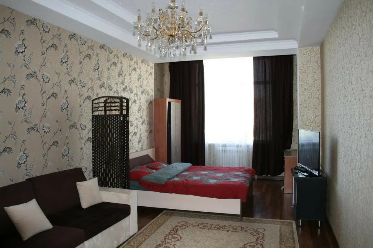 Сдать квартиру киргизам. Гостиница Home Hotel Bishkek. Квартиры в Бишкеке. Кыргызская комната. Комната Киргизия.