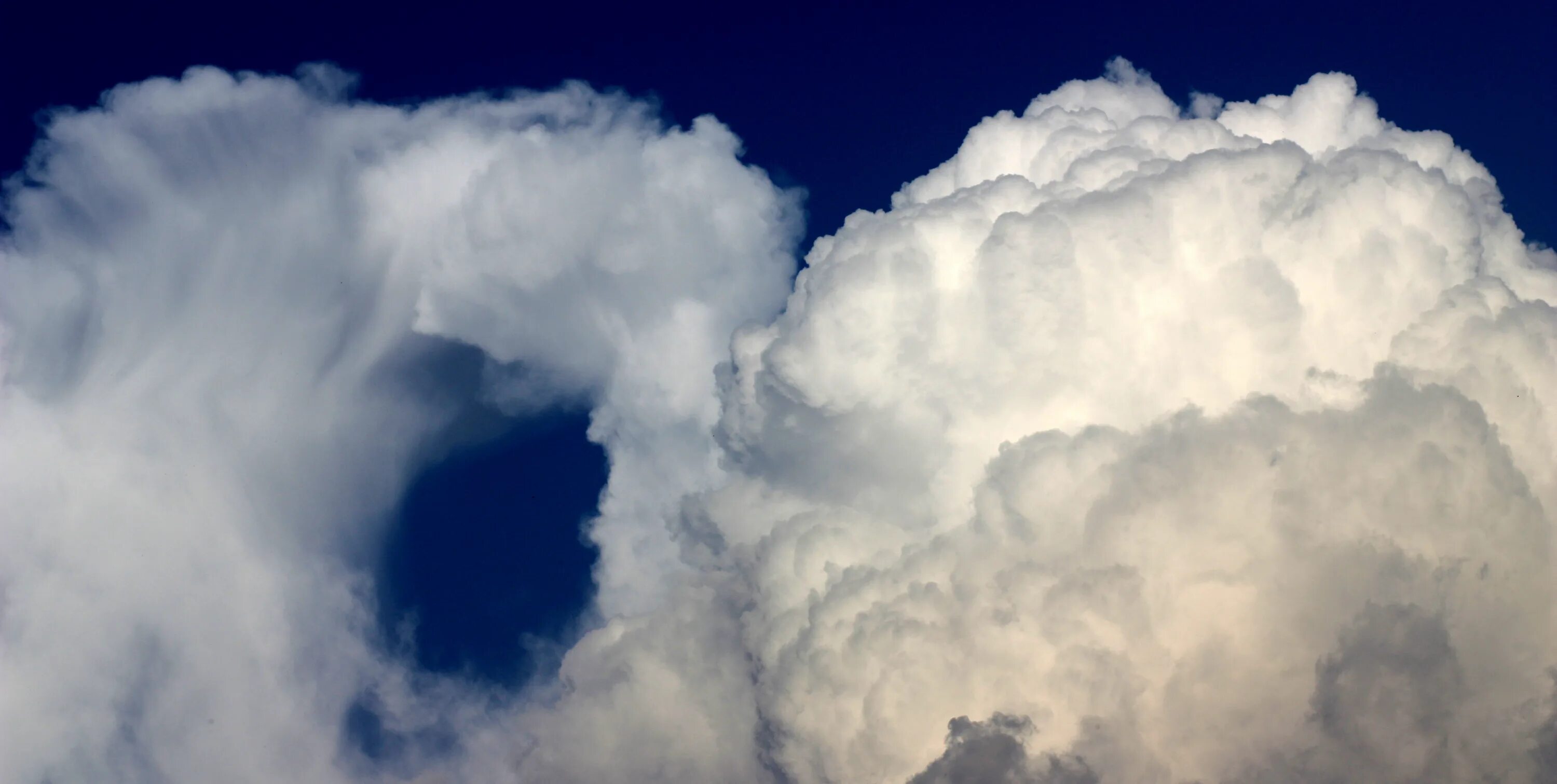 Из за какого вещества облака кажутся белыми. Облака. Кучевые облака. Огромное облако. Внутри облака.