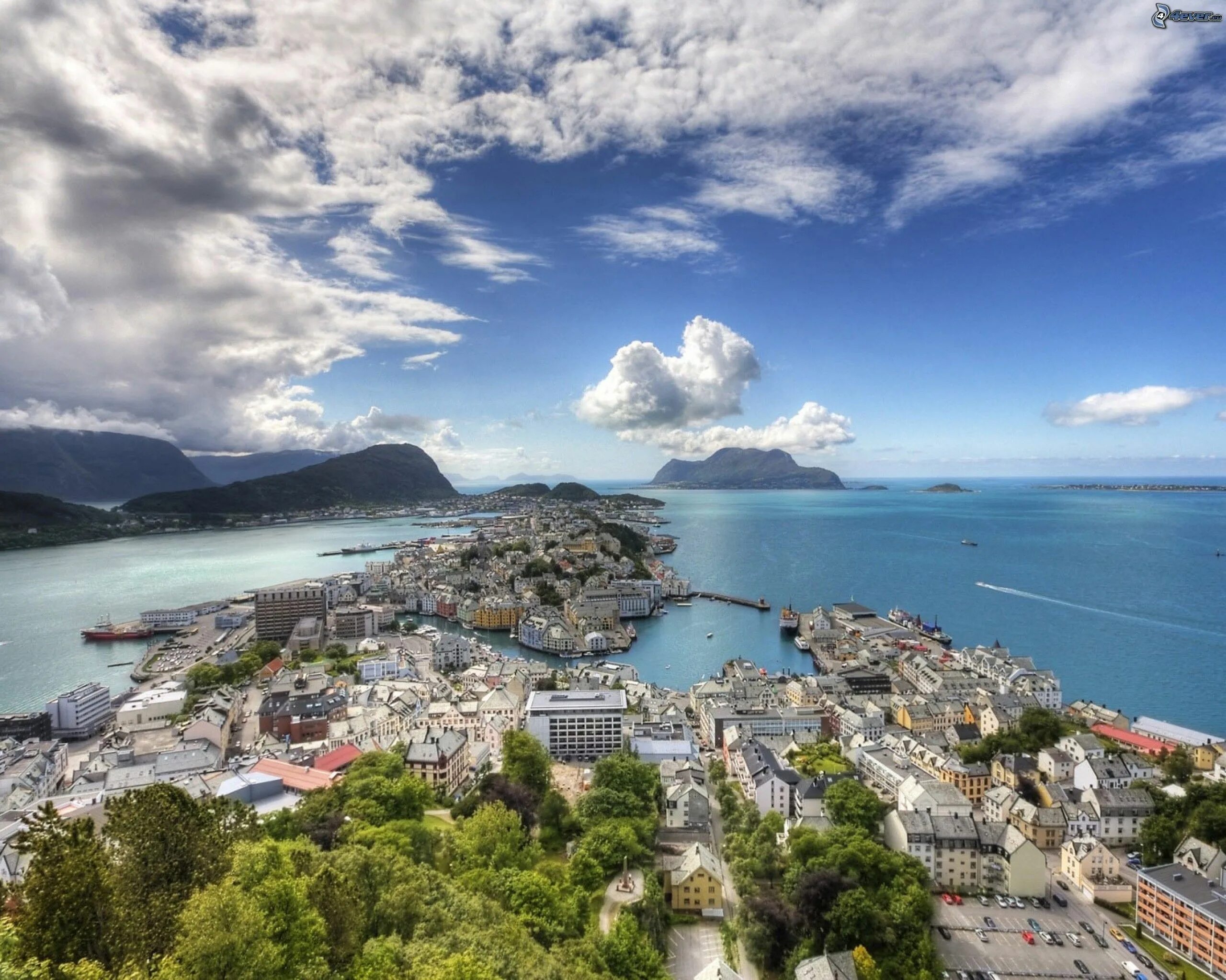 Alesund. Олесунн Норвегия. Панорама Осло. Красивый вид на море.