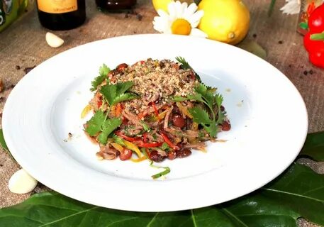 Грузинский салат с перцем говядиной орехами