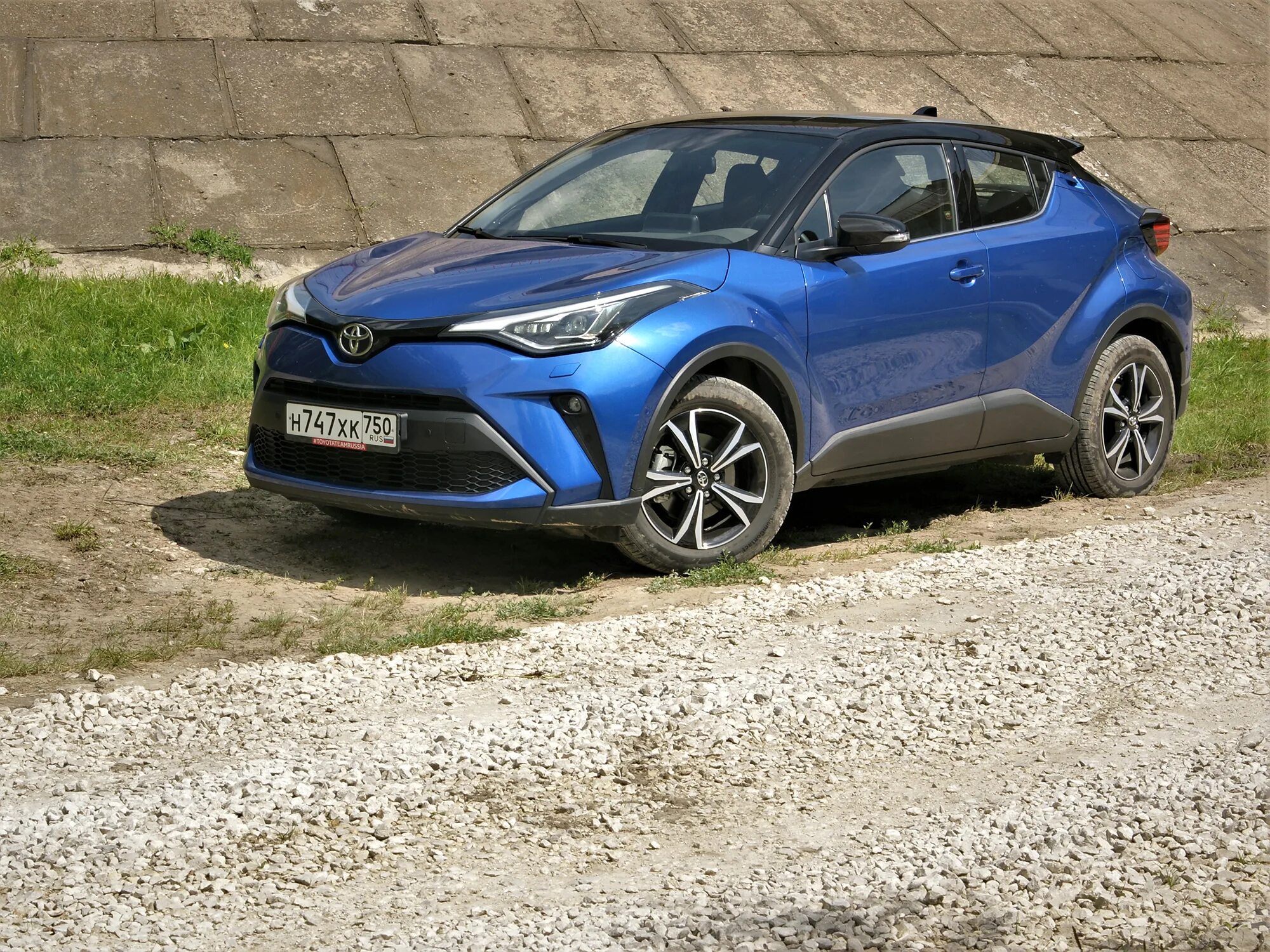 Купить toyota hr