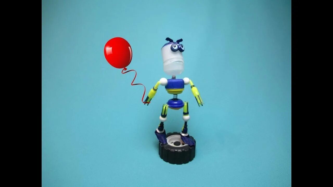 Kinder robot. Робот из киндера. Игрушка из киндера робот. Киндер робот MIXART. Робот из Киндер шоколада.