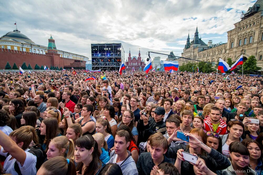 Концерт в москве сегодня начало. Концерт на красной площади. Концерты на красной площади в Москве. Концерт на красной площади сегодня. Праздничный концерт на красной площади.