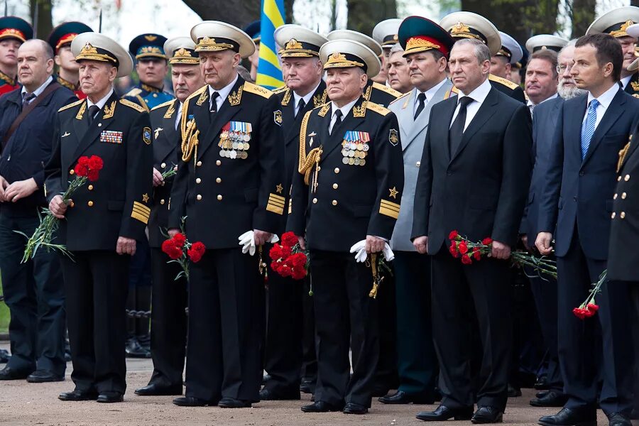 8 мая 2005. 8 мая 2005. 9 мая 2005 года. 8 мая 2005. Парад победы 2005 года на красной площади в москве.