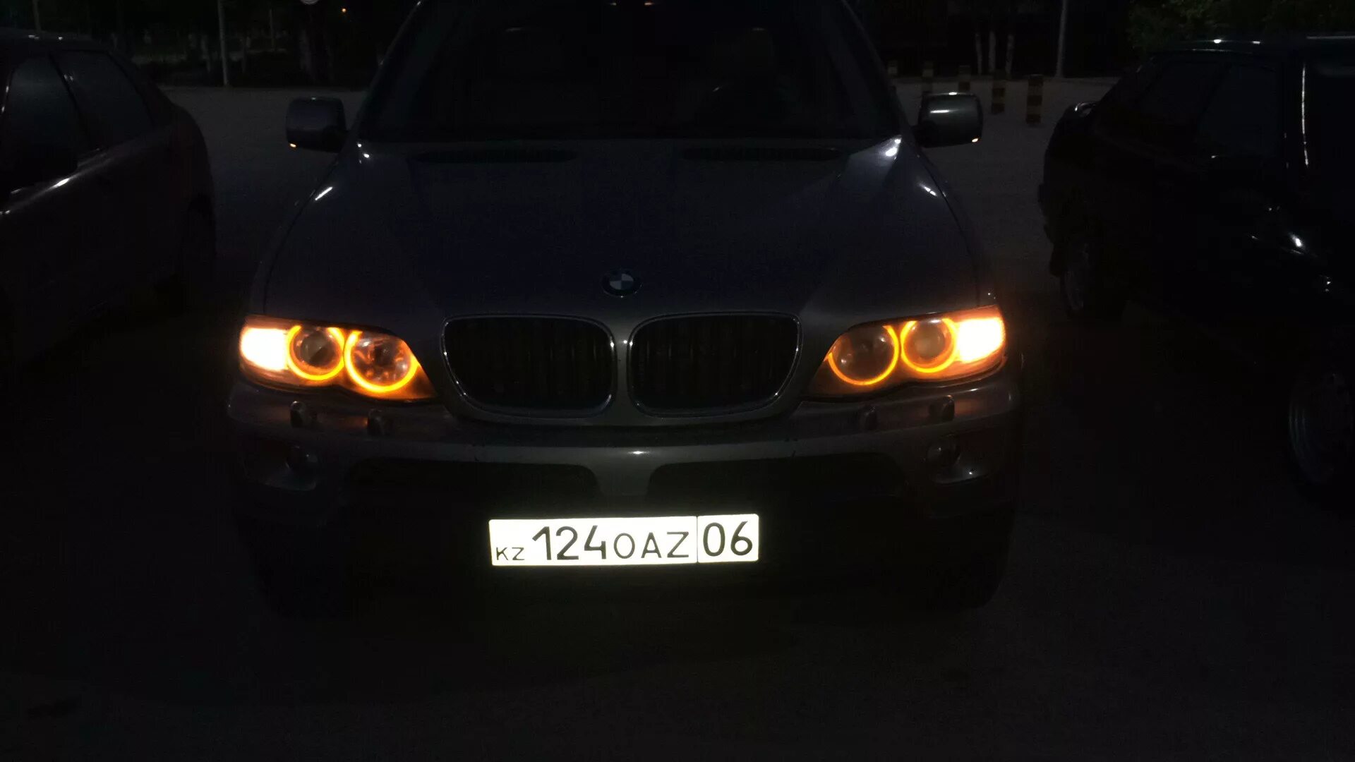 Бмв х5 глазки. BMW e53 ангельские глазки. Ангельские глазки БМВ х5 е53. Ангельские глазки БМВ х5 е53 Рестайлинг. Ангельские глазки БМВ х5 е53 дорестайлинг.