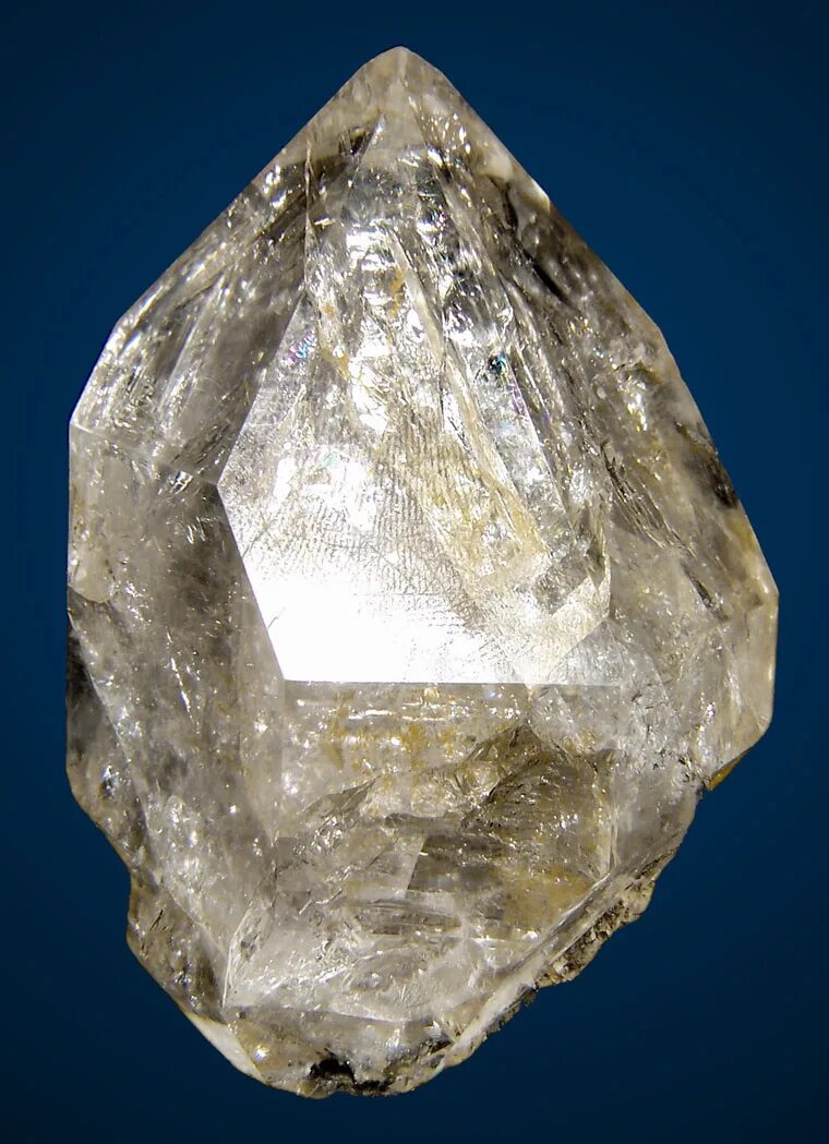 Алмазы какое ископаемое. Алмаз лонсдейлит. Минерал самородок Алмаз. Лонсдейлит минерал. Алмаз камень необработанный.