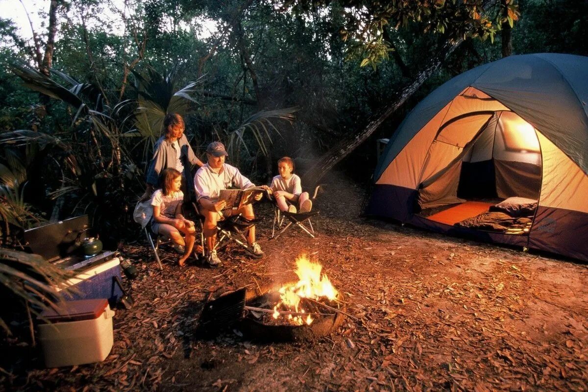 Семейный кемпинг. Family Camping Night. Рассвет кемпинг. RV Camping.