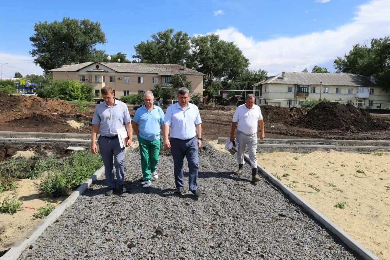 Новости г новошахтинск ростовская область. Угх новошахтинск. стройка в новошахтинске. парк комсомольский новошахтинск. коммунальное хозяйство «яблоновское».