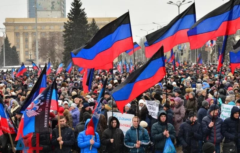 Донбасс митинг. Митинг в донецке 2014. Пророссийские протесты в донецке 2014. Митинг донецкая народная республика 2014. Митинг донецкая народная республика 2014.