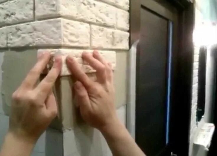 Отделка откосов декоративным кирпичом. Укладка гипсовой плитки. Как приклеить гипсовую плитку. Укладка углов декоративным камнем. Затирка для гипсовой плитки под кирпич.