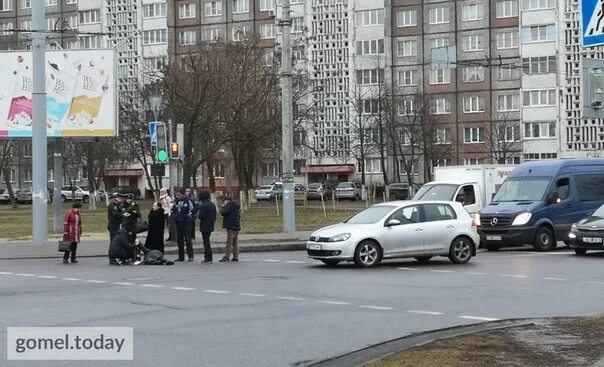 Мужчина упал на остановке. На Волотове. Гомель Волотова разлив 2023 фото. Что случилось на остановке Попова Саранск сегодня утром.