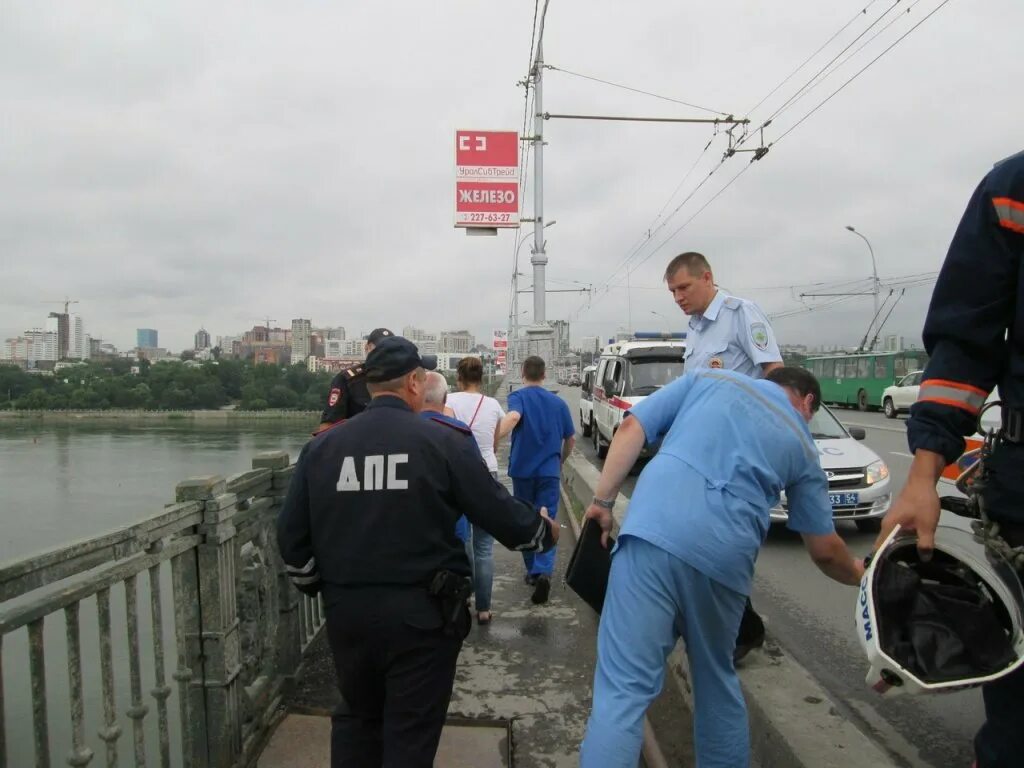 Новосибирск покончил. Самоубийца в Новосибирске. Самоубийца речка в Новосибирске.