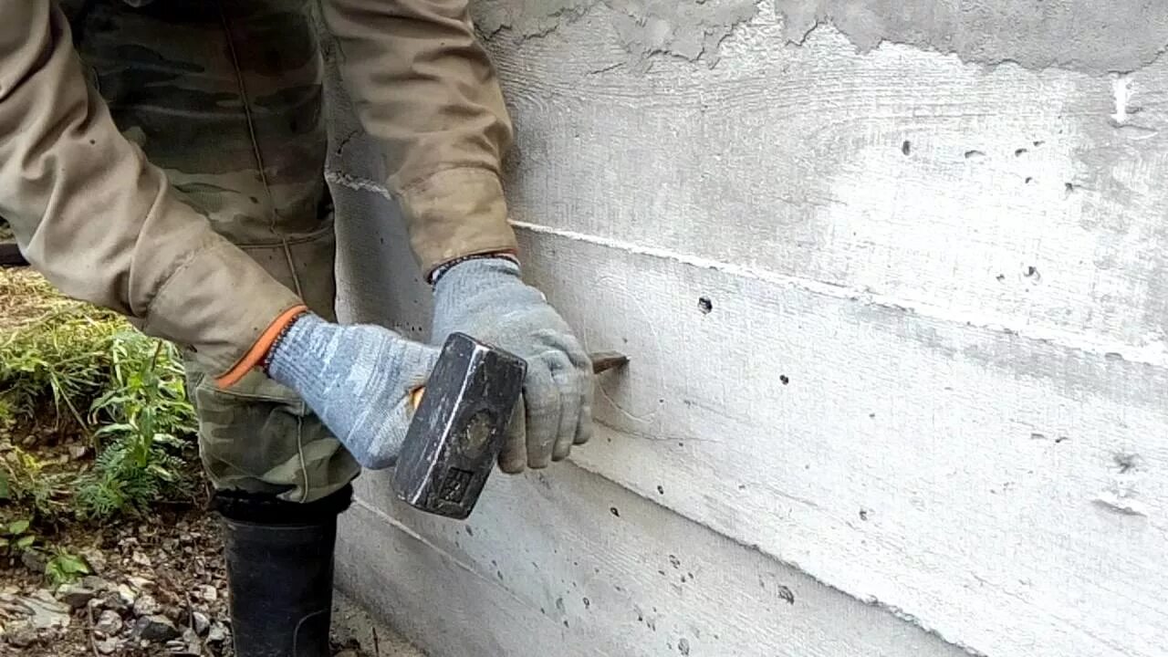 Заделка трещин в фундаменте. Замазываем трещины в фундаменте. Трещины на фундаменте после заливки. Некачественный бетон.