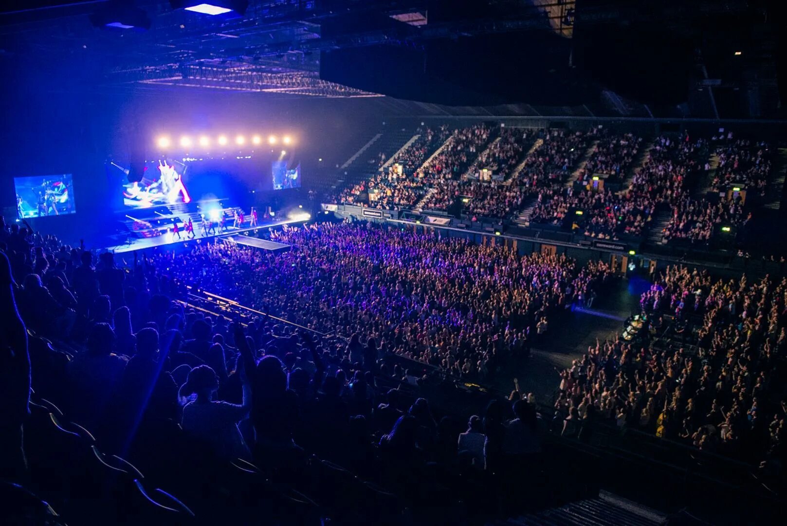 Sse arena. Ovo arena wembley. Wembley indoor arena london. Ovo arena wembley. Queen wembley 1986 фото.