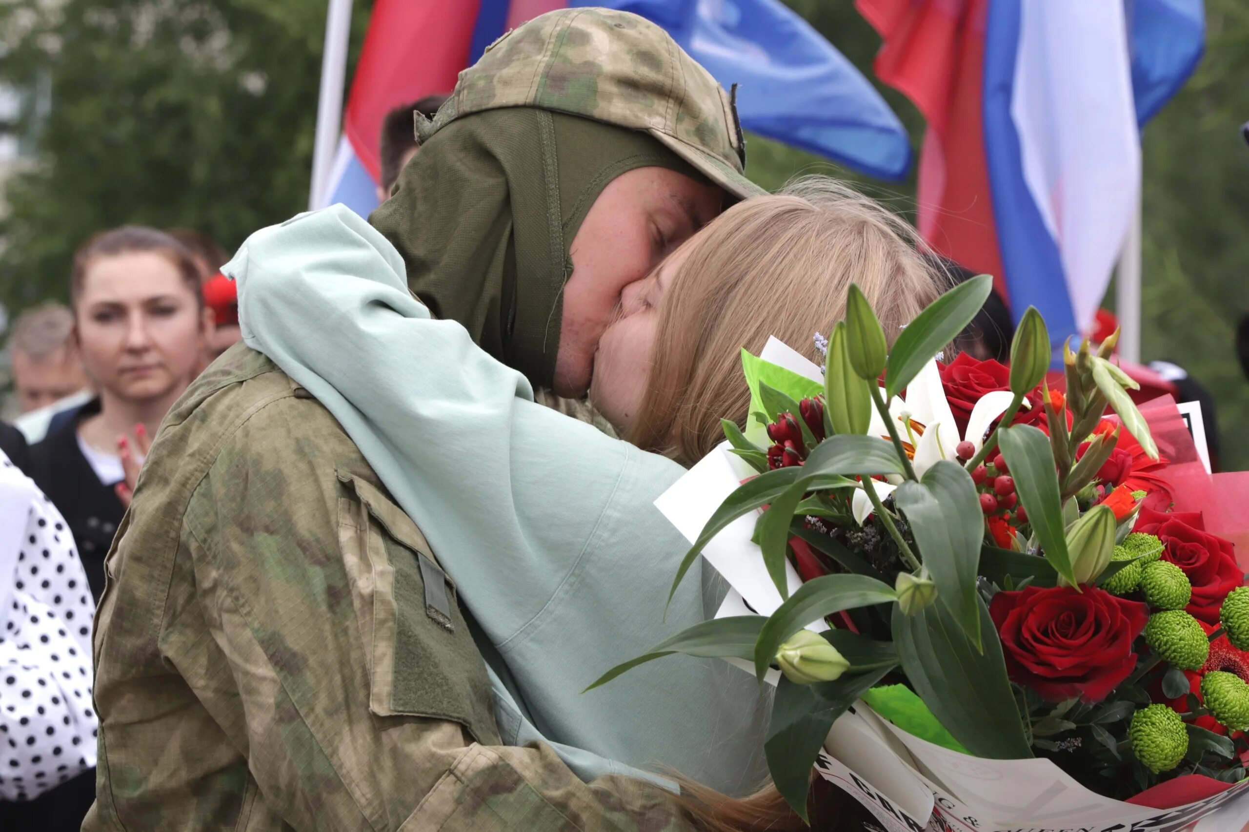 Трогательное событие. Девушки спецназовцы России. Девушки в армии РФ. Девушка любовь. Росгвардия девушки.