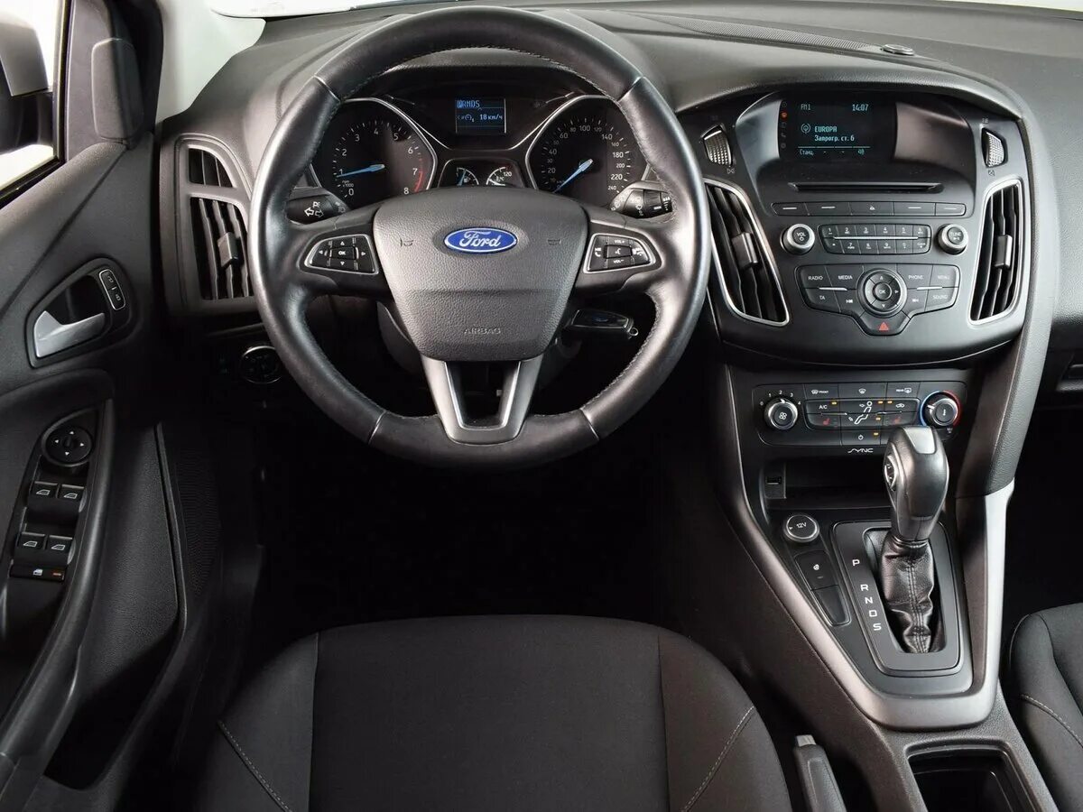 Салон форд фокус 3 рестайлинг титаниум. Фокус 3 комплектации. Салон форд фокус 3 комплектация тренд. Форд фокус 3 sync edition салон. Ford focus 3 полная комплектация.
