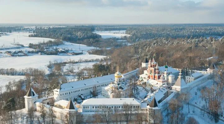 Экскурсии в звенигород из москвы. Саввино-сторожевский монастырь звенигород зимой. подмосковная швейцария звенигород. саввино-сторожевский монастырь зимой. саввино-сторожевский монастырь вид сверху.