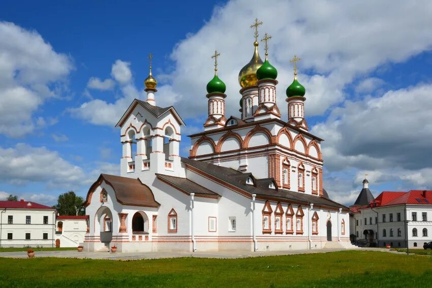 Варни це. Ростов Великий монастырь Сергия Радонежского. Троице-Сергиев Варницкий монастырь. Троице-Сергиев Варницкий монастырь храм Сергия Радонежского. Варницкий монастырь Ростов Великий.