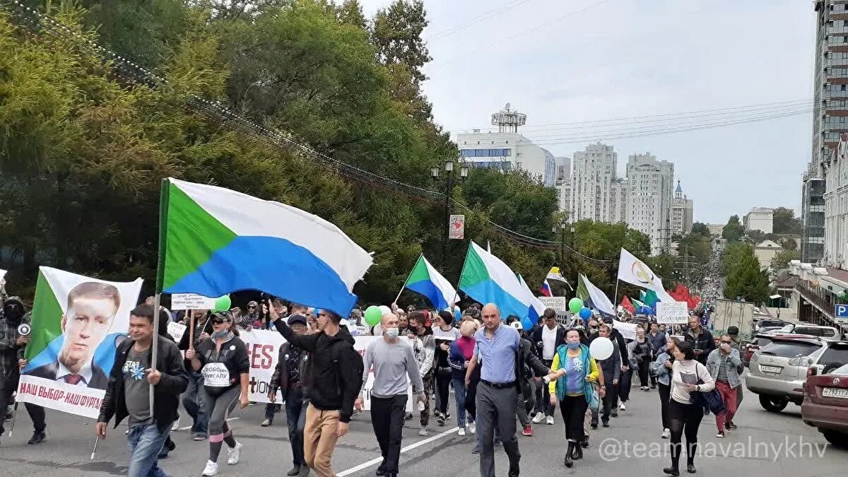 Хабаровск митинг фургало. Фургал митинги в Хабаровске. Фургал акции протеста в Хабаровске. Хабаровск протесты флаги. Митинги в поддержку Фургала.