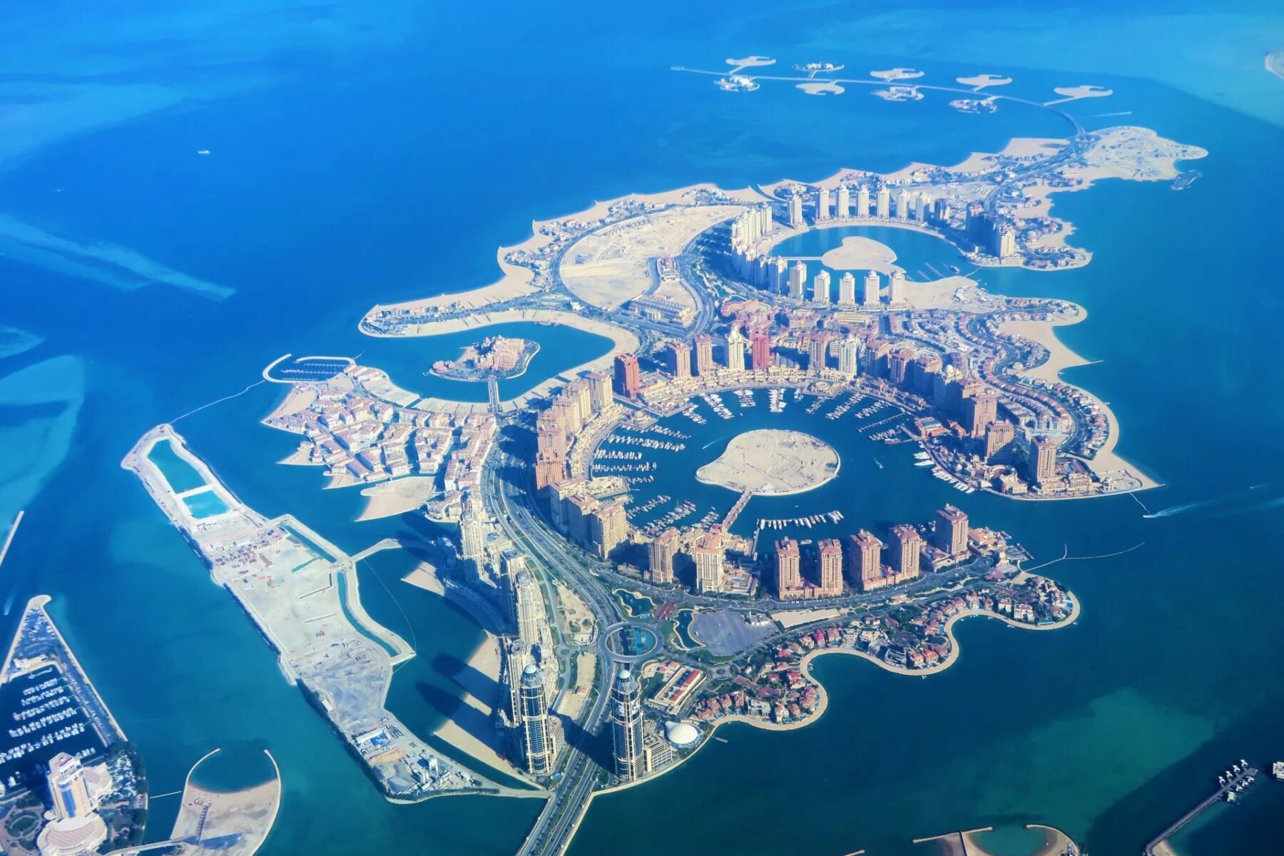 Самый богатый полуостров. Доха Катар 2022. Жемчужина Катара в Дохе. Доха остров Жемчужина. The Pearl-Qatar Катар.