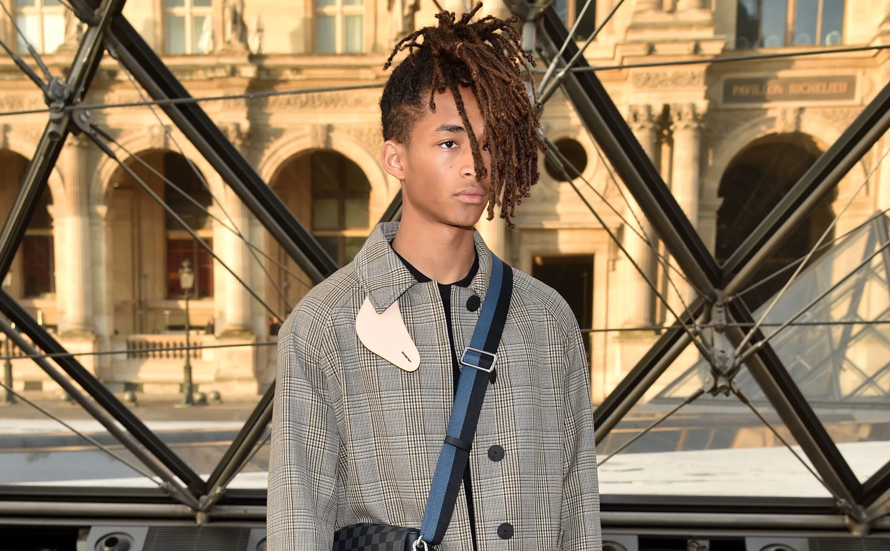 Джейден смит сменил пол. Джейден Смит. Jaden Smith Louis Vuitton. Джейден Смит в рекламе Луи Виттон. Сын Уилла Смита.