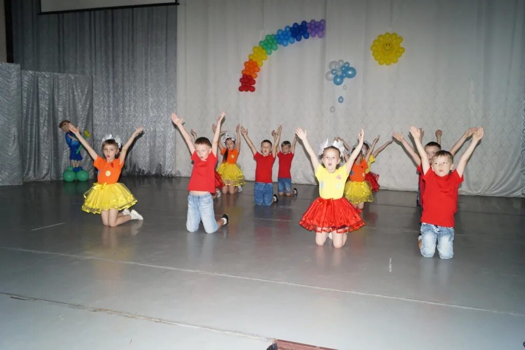 наряд для танца птички. танцы птиц дошкольники. танец птиц в детском саду. танец птицы дети. танец птицы дети.