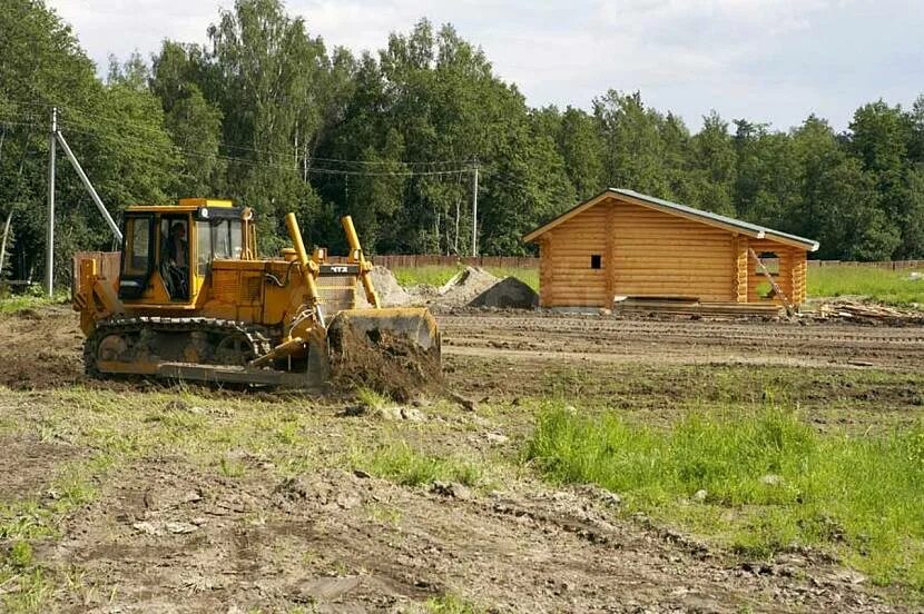 Расчистка подъездных путей. Подготовка участка. подготовка территории строительства. подготовка участка к строительству. расчистка территории для строительства.