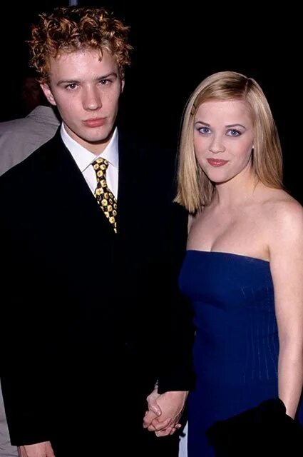 Reese Witherspoon Ryan Phillippe reunion sends fans wild following actress' divo