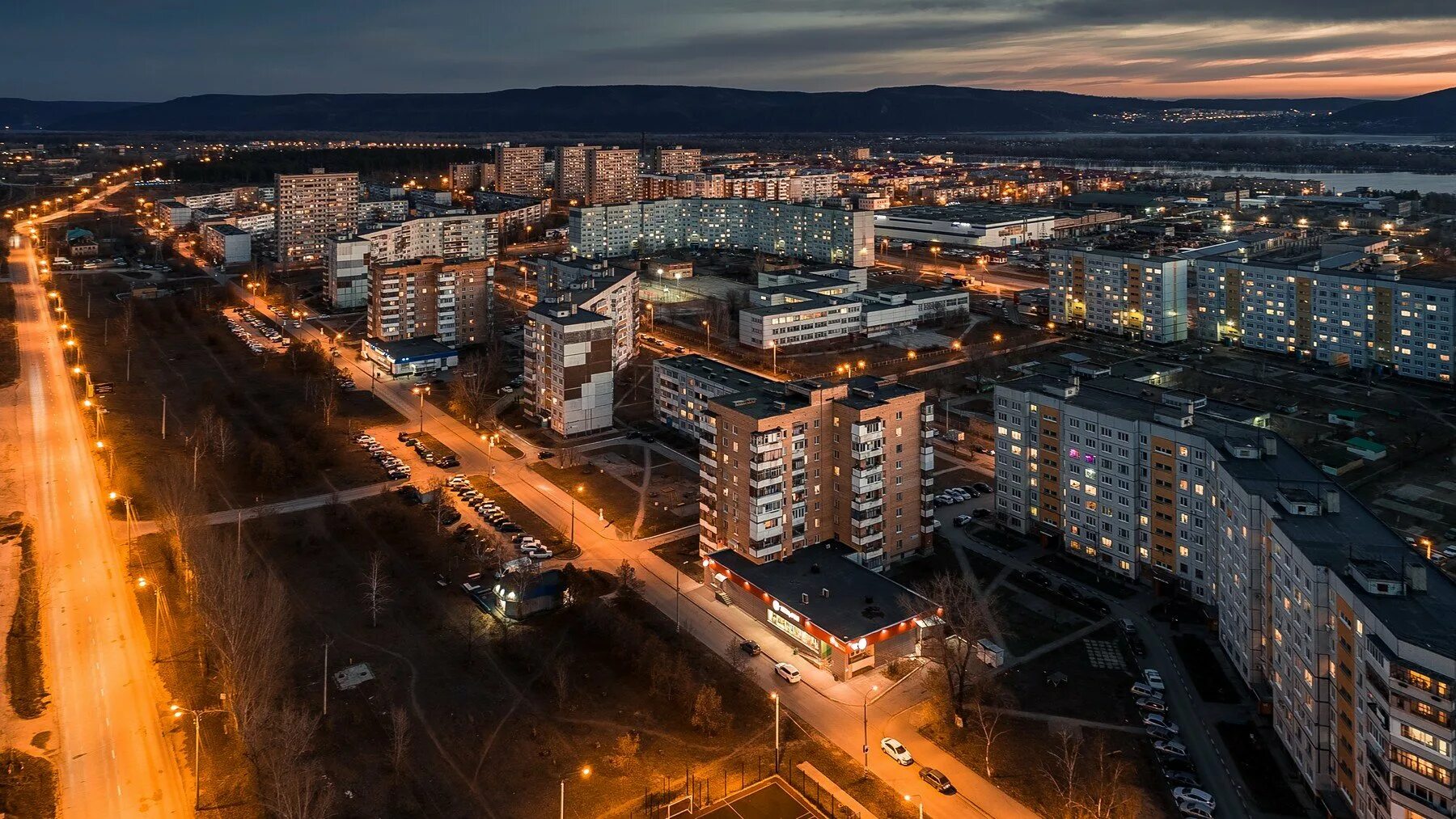 Тольятти Комсомольский район. Город Тольятти Комсомольский район. Ночной Тольятти Комсомольский район. Тольятти Шлюзовой ночной город. Тревога тольятти