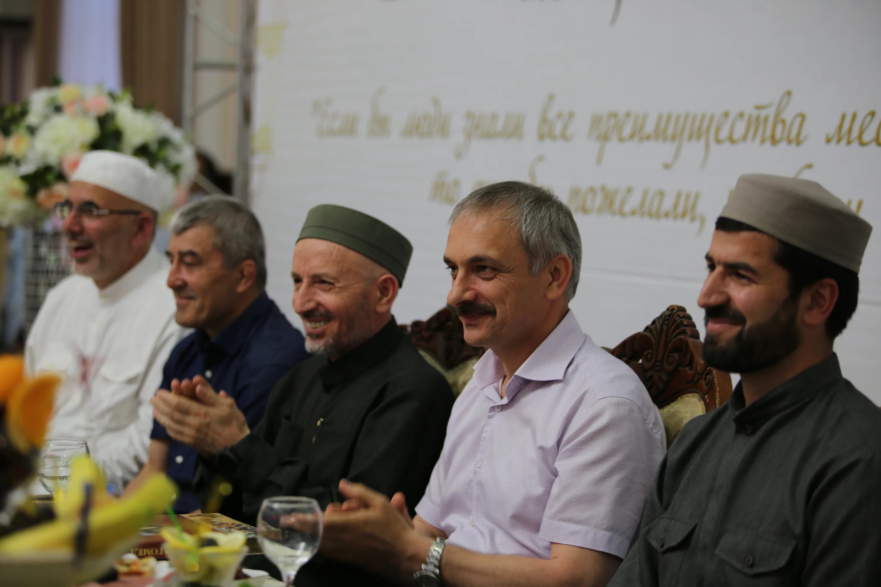 республиканский ифтар 2021 казань. республиканский ифтар логотип. дагестан люди. ифтар сегодня в махачкале. республиканский ифтар казань арена.