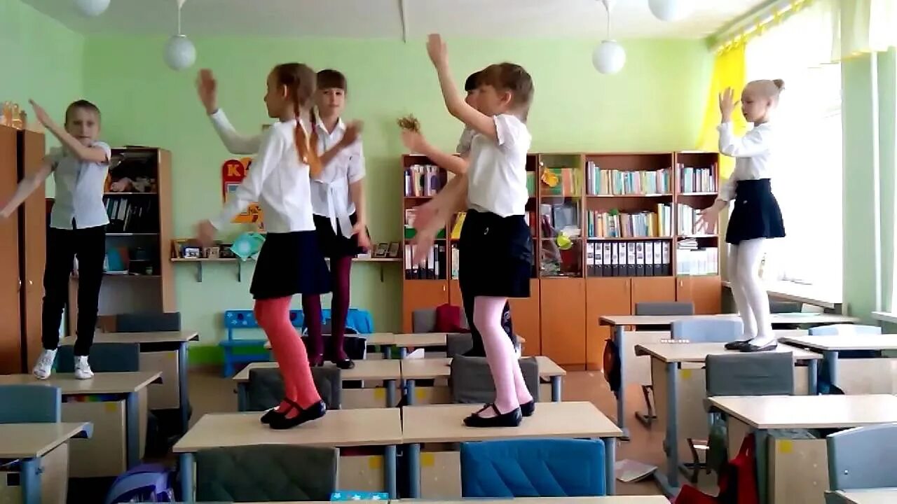 Вышла во время урока