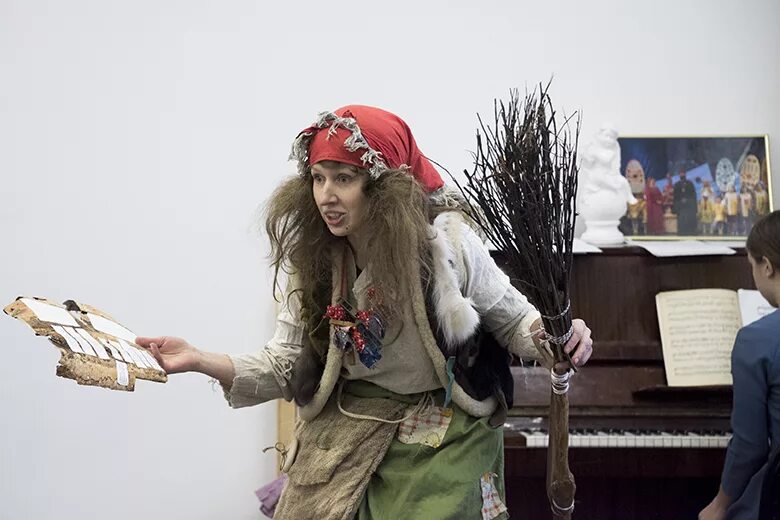 выход современной бабы яги. избушка последний богатырь корень зла. костюм миллера бабы яги. избушка бабы яги в измайлово. баба яга аниматор.