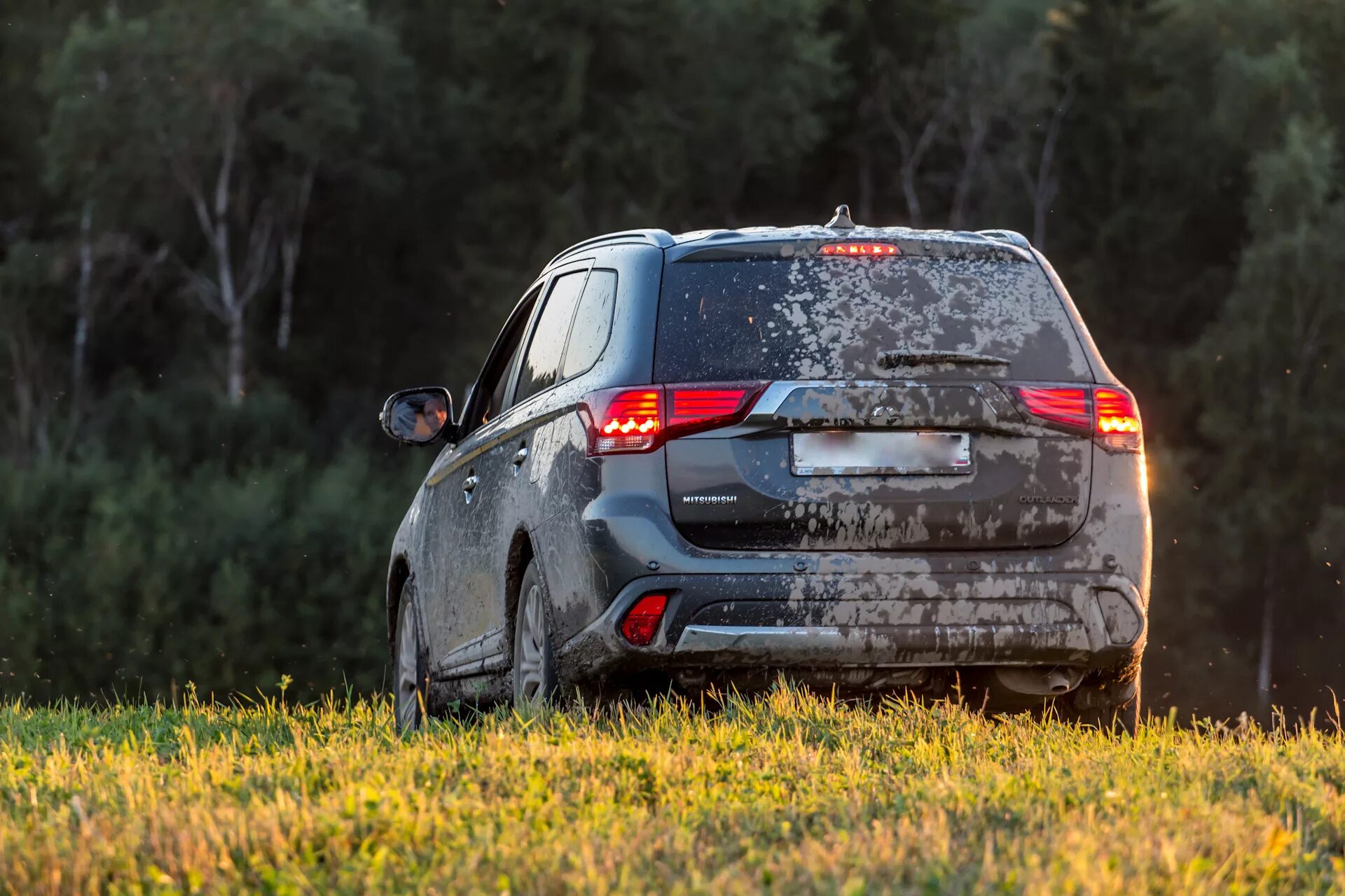 Где на mitsubishi outlander. Аутлендер полный привод 2010. Аутлендер 18 года полный привод. Mitsubishi Outlander и Citroen c-Crosser. Полноприводной Outlander.